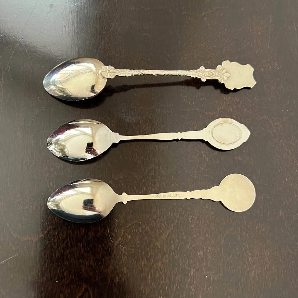 Vintage 12 Souvenir Collectible Spoon Made in USA, CANADA, HOLLA - photo 5