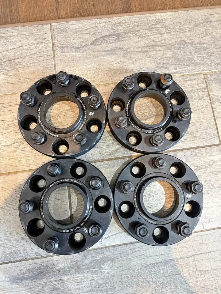 Tire spacer for Land Rover