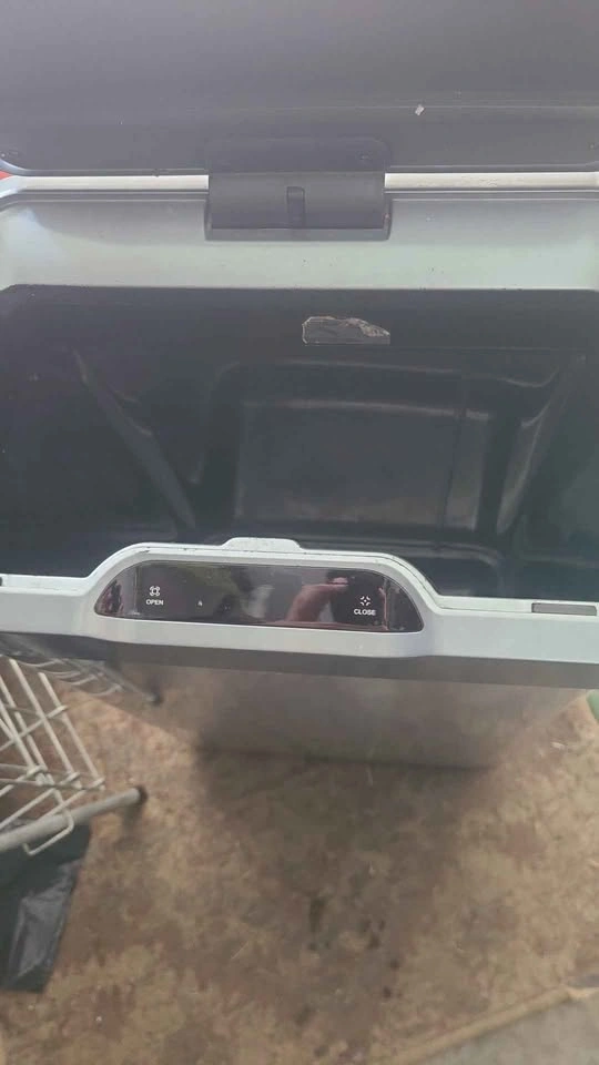 EKO Motion Sensor Trash Can - photo 2