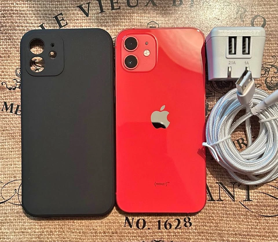 (87%) iPhone 12 64GB - Excellent Condition + Accessories