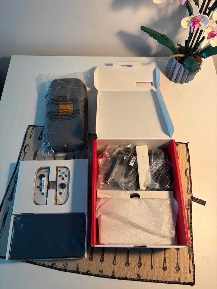 Nintendo Switch OLED - Barely Used - photo 3