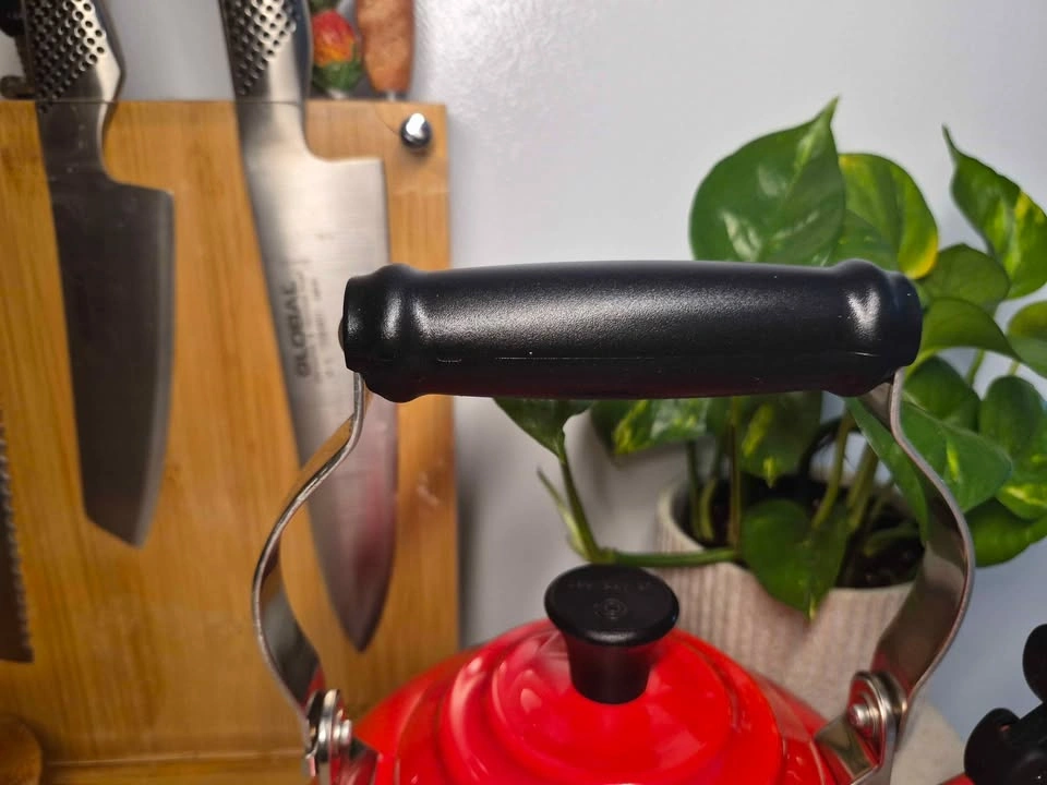Authentic Le Creuset 1.6L Whistling Kettle - Cerise - photo 2