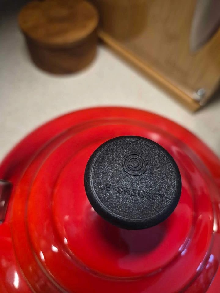 Authentic Le Creuset 1.6L Whistling Kettle - Cerise - photo 4