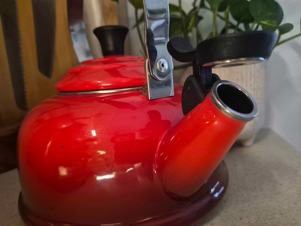 Authentic Le Creuset 1.6L Whistling Kettle - Cerise - photo 5