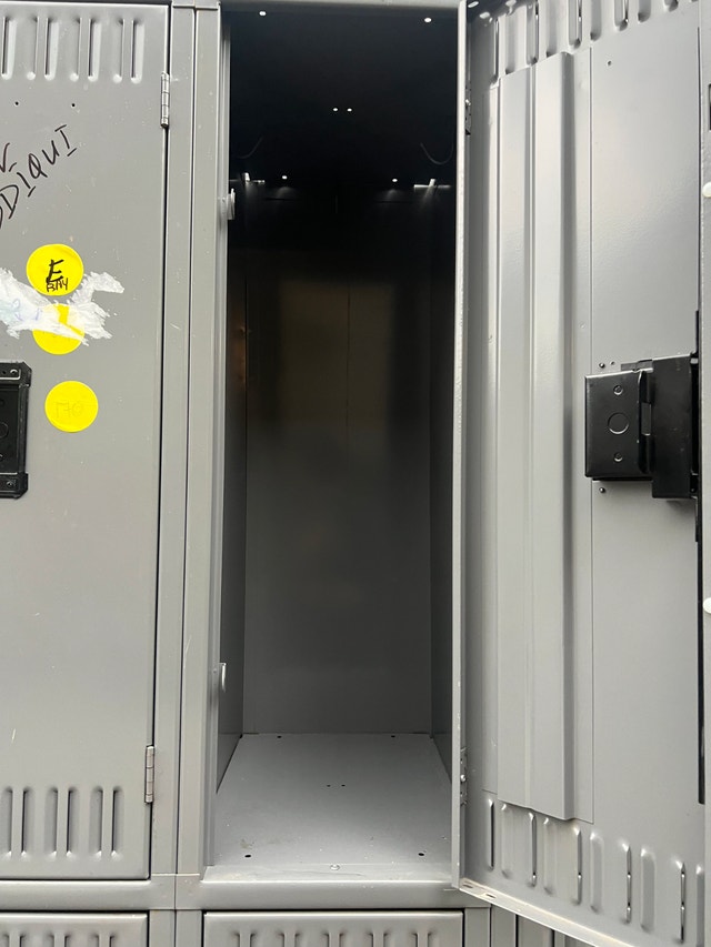 6 Heavy Duty Metal Work Lockers Raised Legs Industrial Factory - photo 3