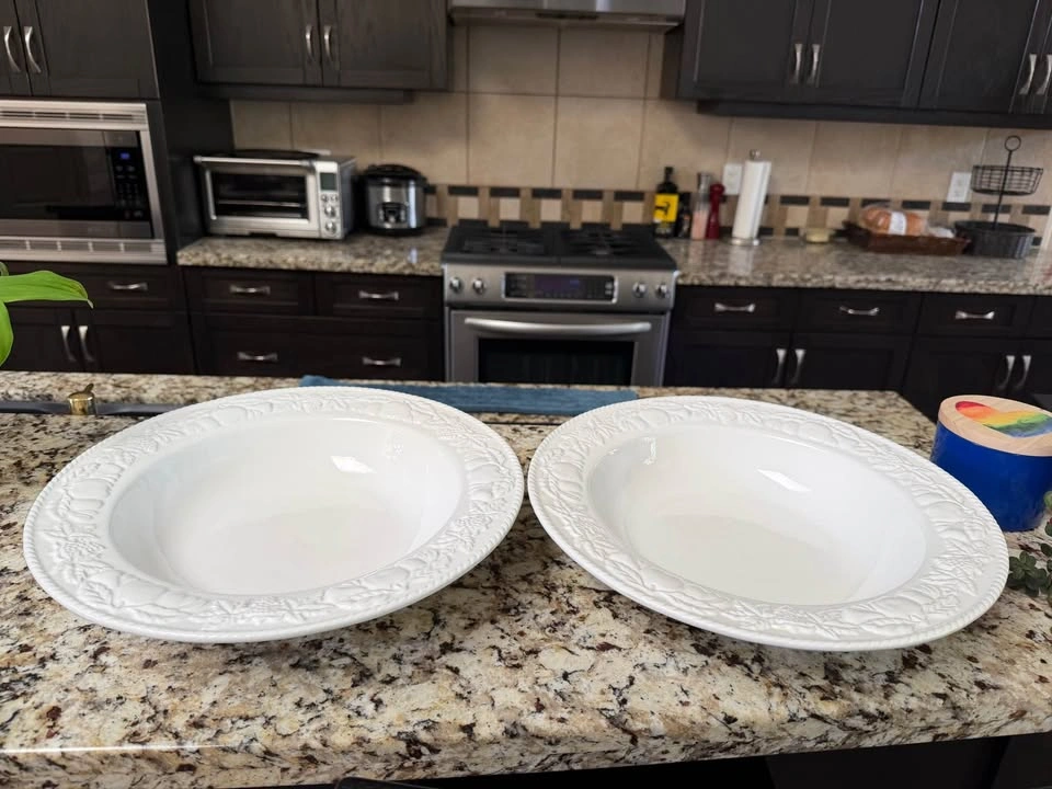Two large serving bowls - photo 3