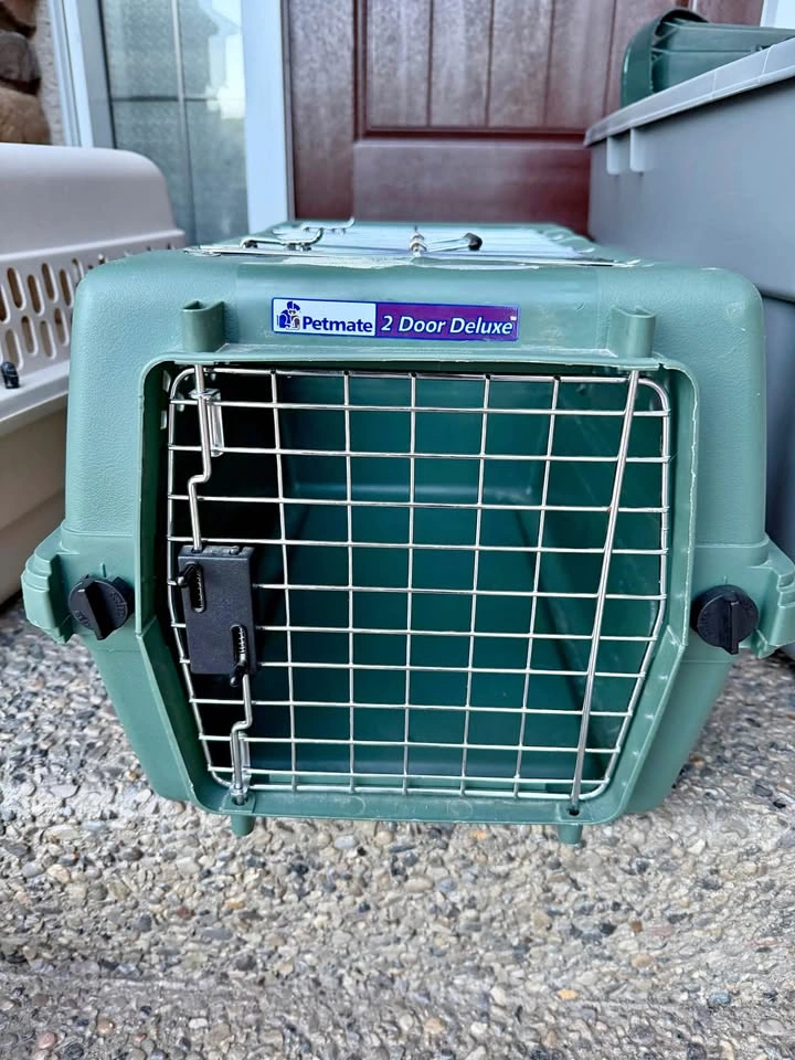 Petmate 2 door deluxe pet crate
