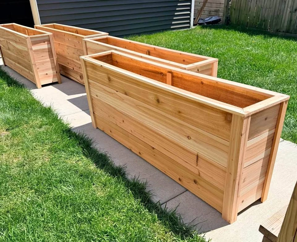 Single Rectangular cedar or Douglas fir pine planter
