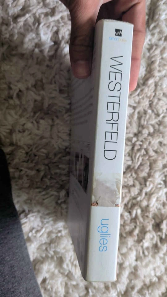 UGLIES by Scott Westerfeld - photo 5