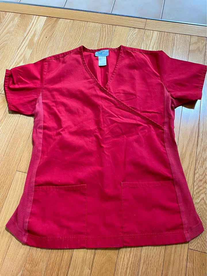 Women’s scrubs