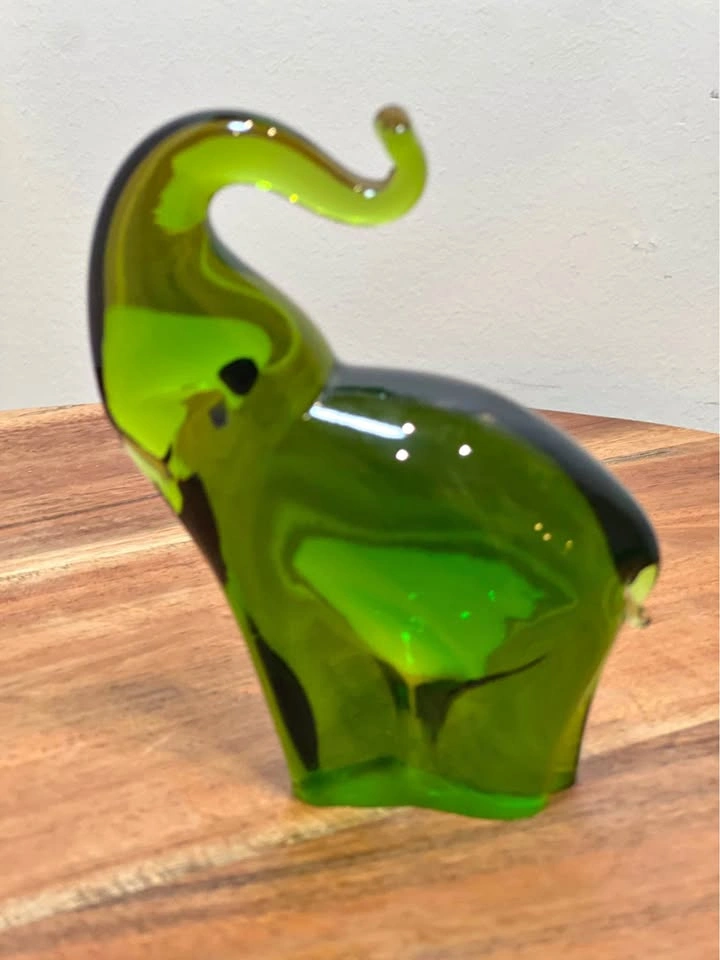 Vintage Emerald Green Art Glass Elephant Figurine – Trunk Up