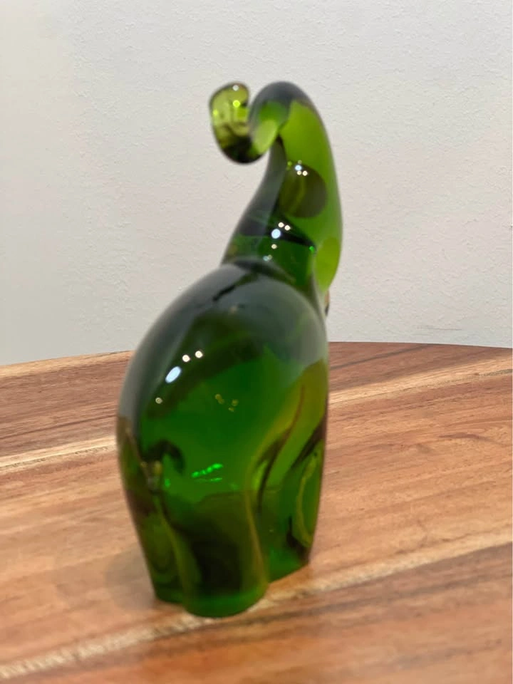 Vintage Emerald Green Art Glass Elephant Figurine – Trunk Up - photo 3
