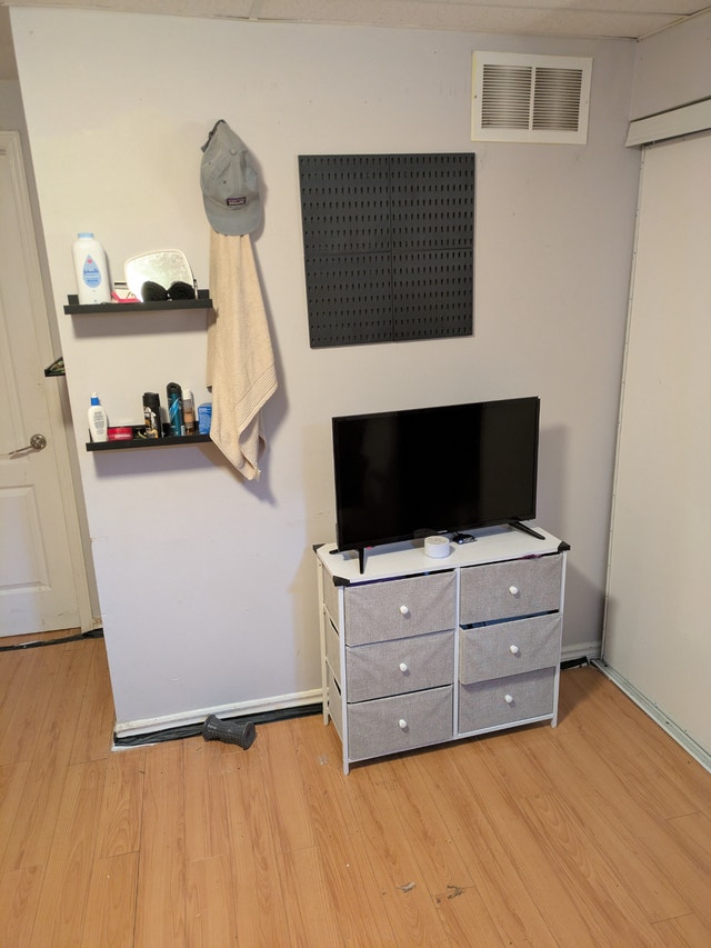 Basement Room available to rent - Ossington and Dupont $850 - photo 4