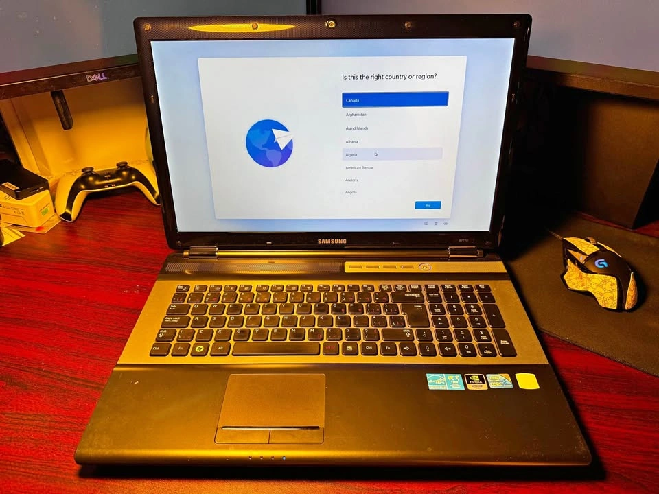 17.3-inch Samsung RF710 Laptop