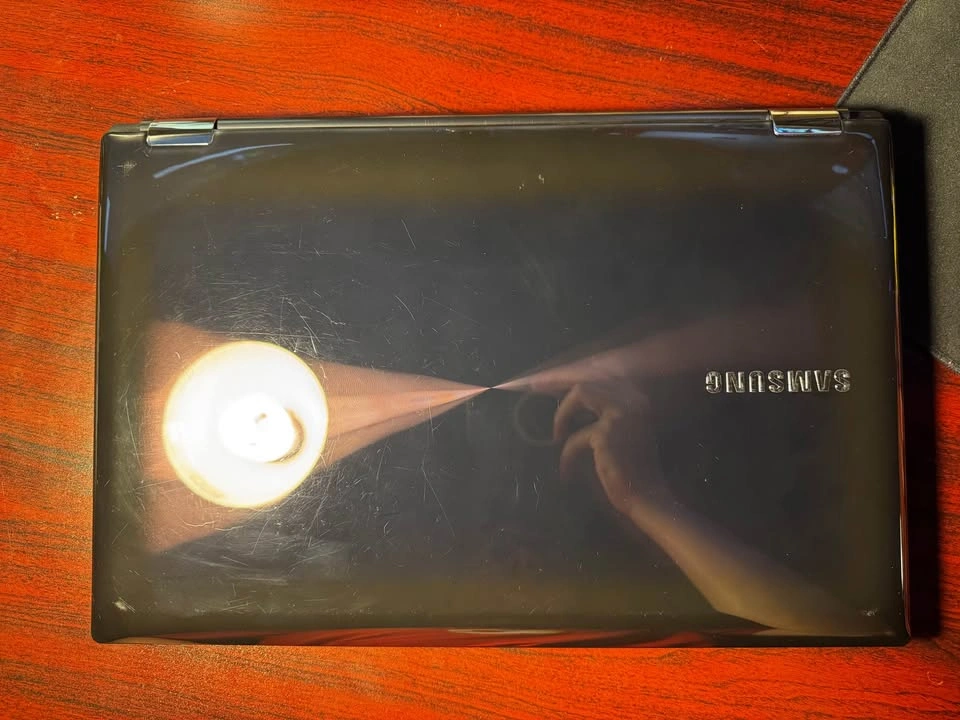 17.3-inch Samsung RF710 Laptop - photo 3