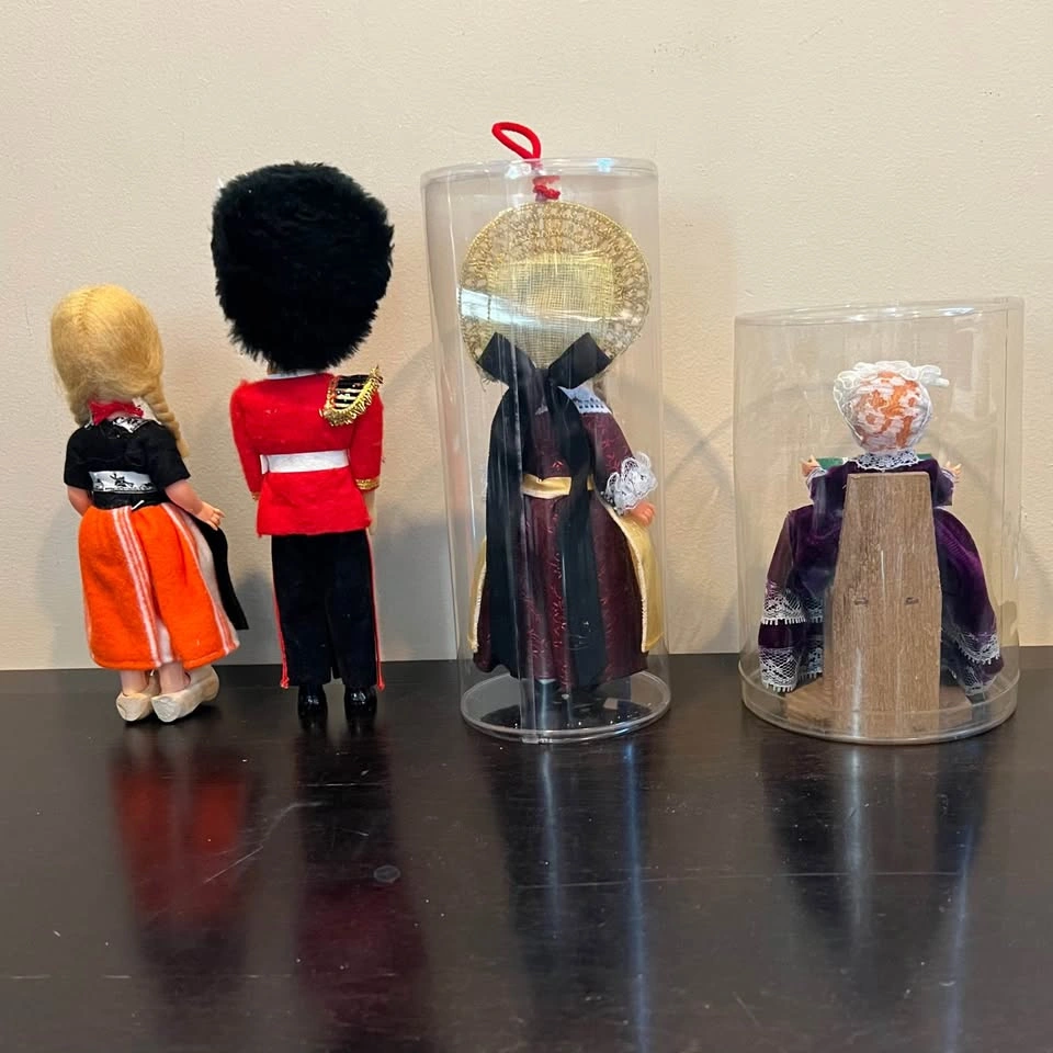 Vintage Souvenir Doll Collection - photo 3