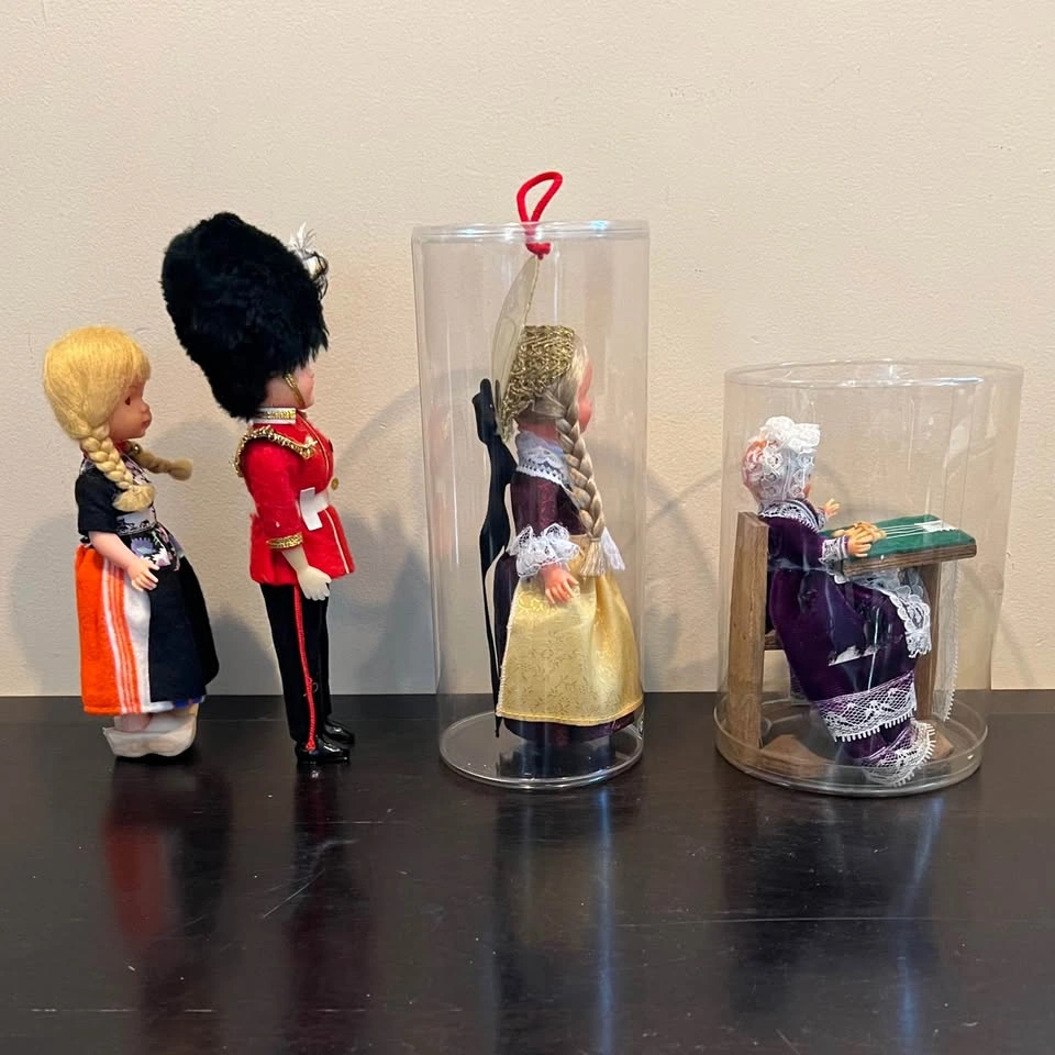 Vintage Souvenir Doll Collection - photo 4