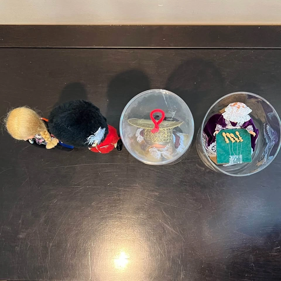 Vintage Souvenir Doll Collection - photo 5