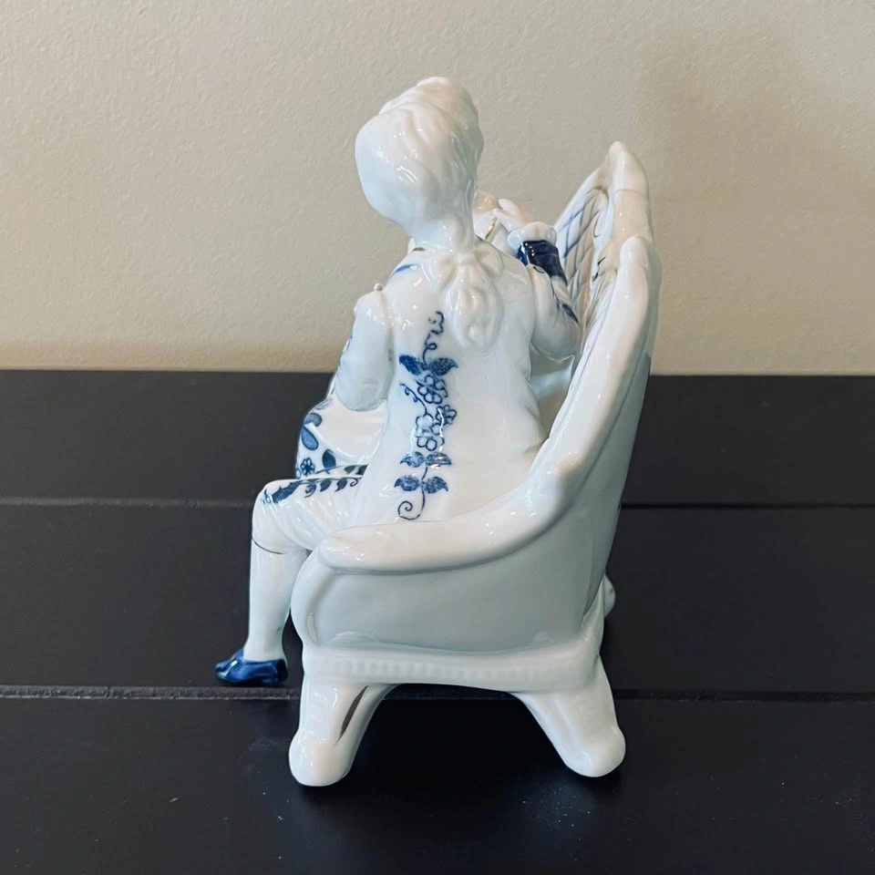 Vintage Figurine Blue and White Victorian Couple On Coach - photo 5