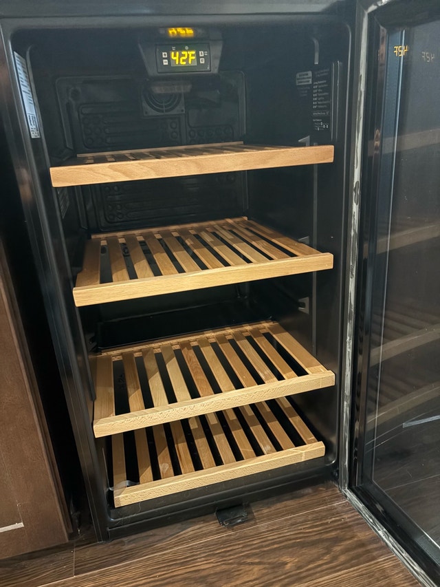GE Stainless Steel Fridge / Wine Cooler - Excellent Cond - photo 2