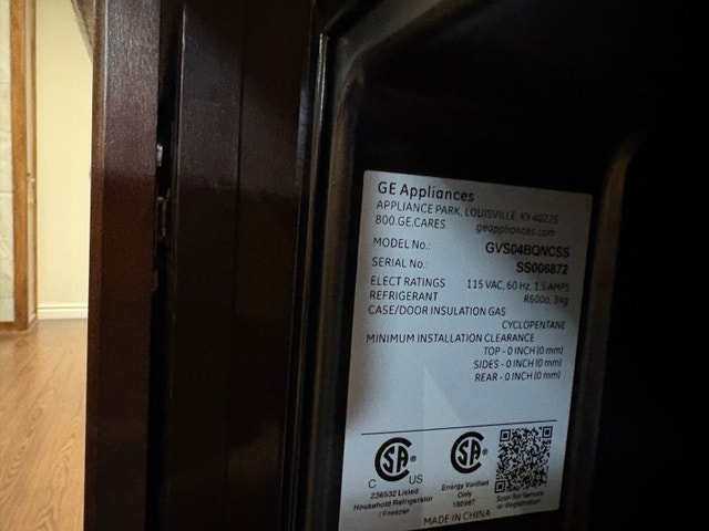 GE Stainless Steel Fridge / Wine Cooler - Excellent Cond - photo 3