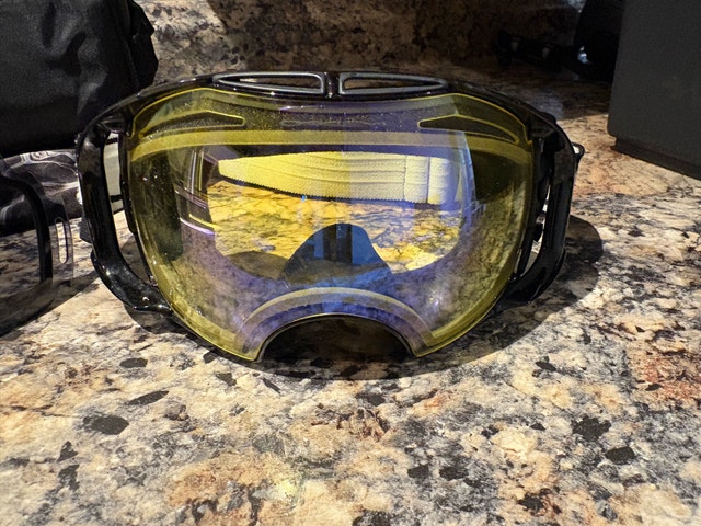 Oakley Goggles Set - Excellent Condition - photo 2