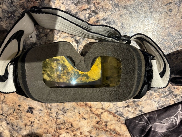 Oakley Goggles Set - Excellent Condition - photo 3