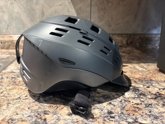 Ski/Snowboard Helmet – Excellent Condition – Size Large - photo 3