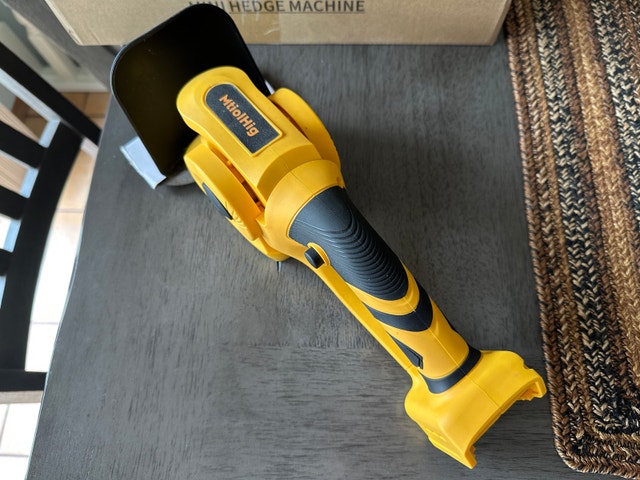 Cordless Hedge Trimmer - photo 2