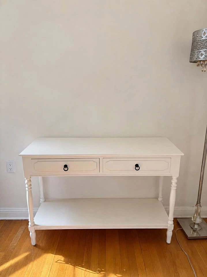 Vanity Table / Entry Table
