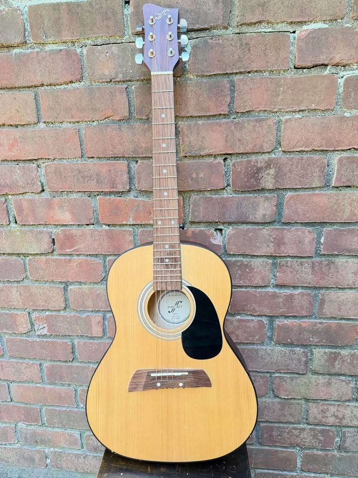 First Act Acoustic Guitar – Good Beginner Guitar - photo 2