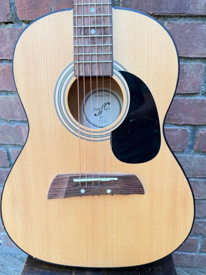 First Act Acoustic Guitar – Good Beginner Guitar - photo 3