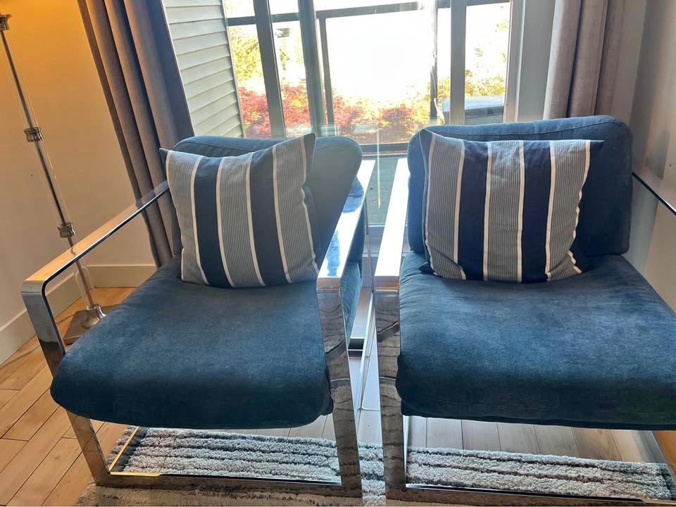 Accent chairs