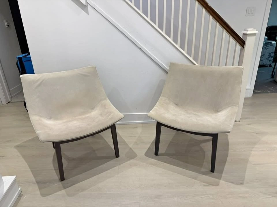 Accent / Living Room Chairs