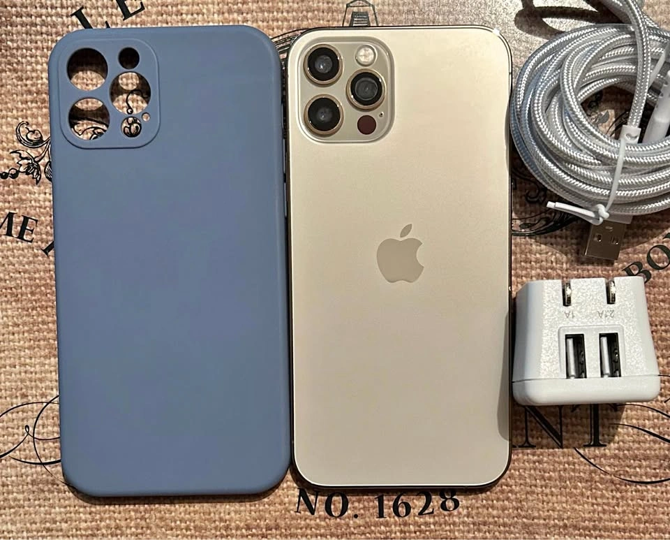 (100%) iPhone 12 Pro 128GB - Excellent Condition + Accessories