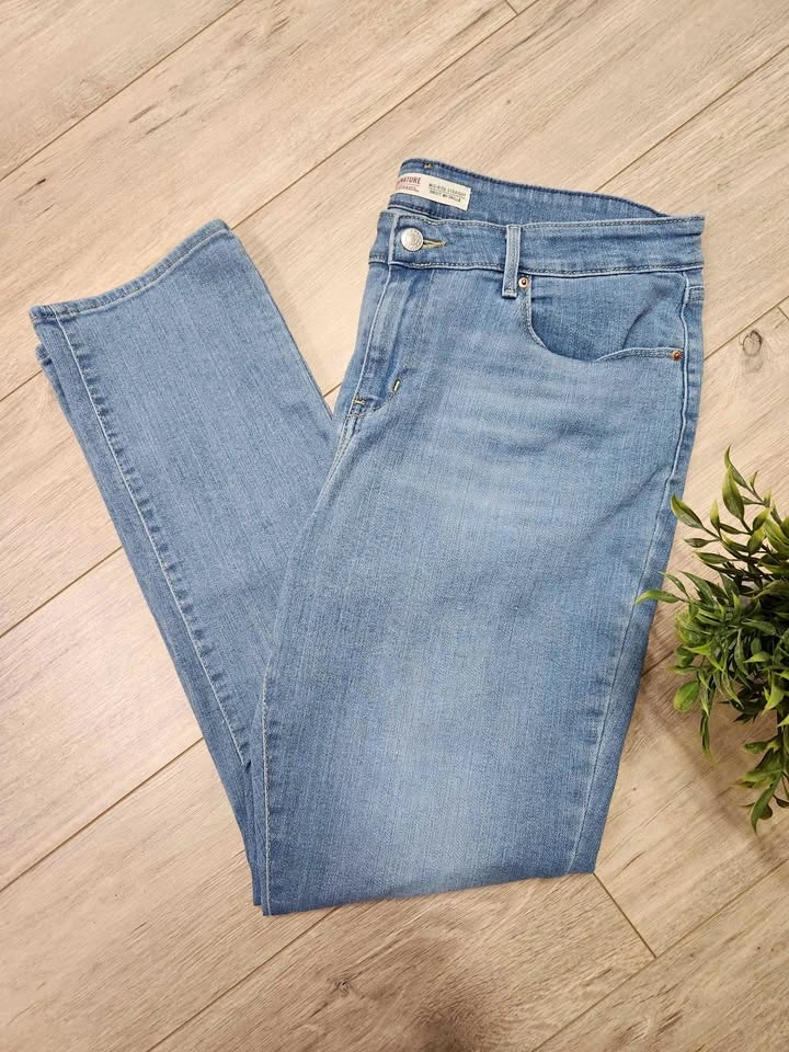 LEVI'S Signature Mid-Rise Straight Leg Jeans – Women’s 14M