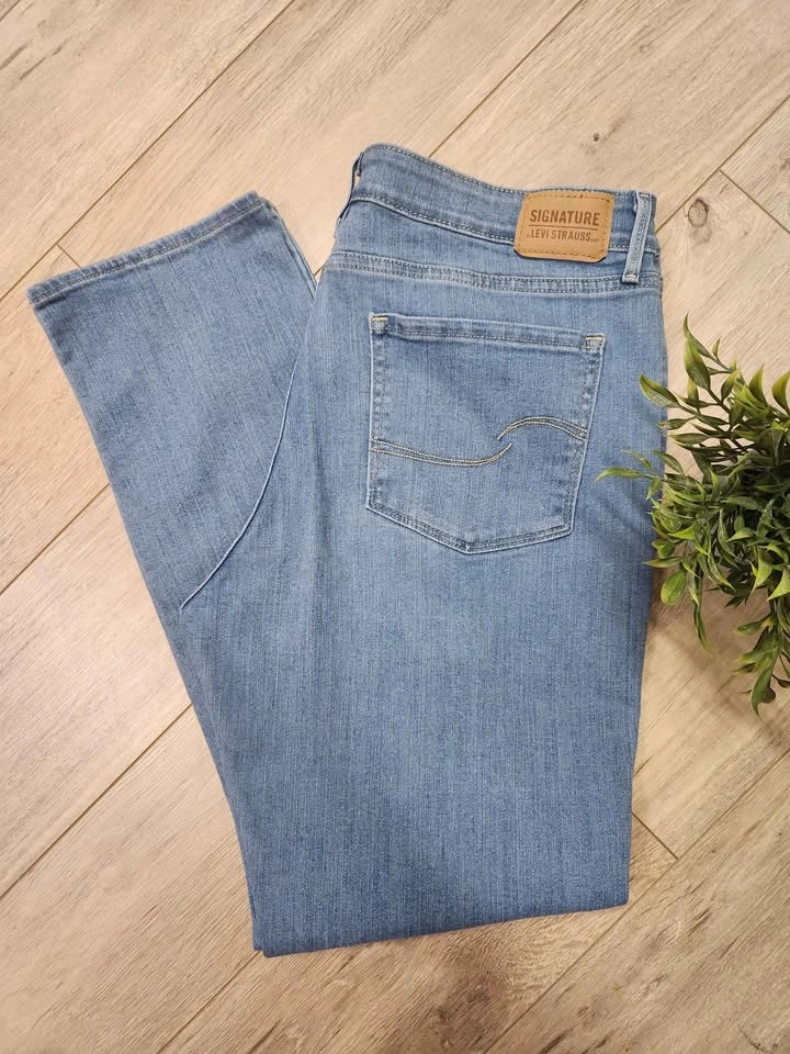 LEVI'S Signature Mid-Rise Straight Leg Jeans – Women’s 14M - photo 2