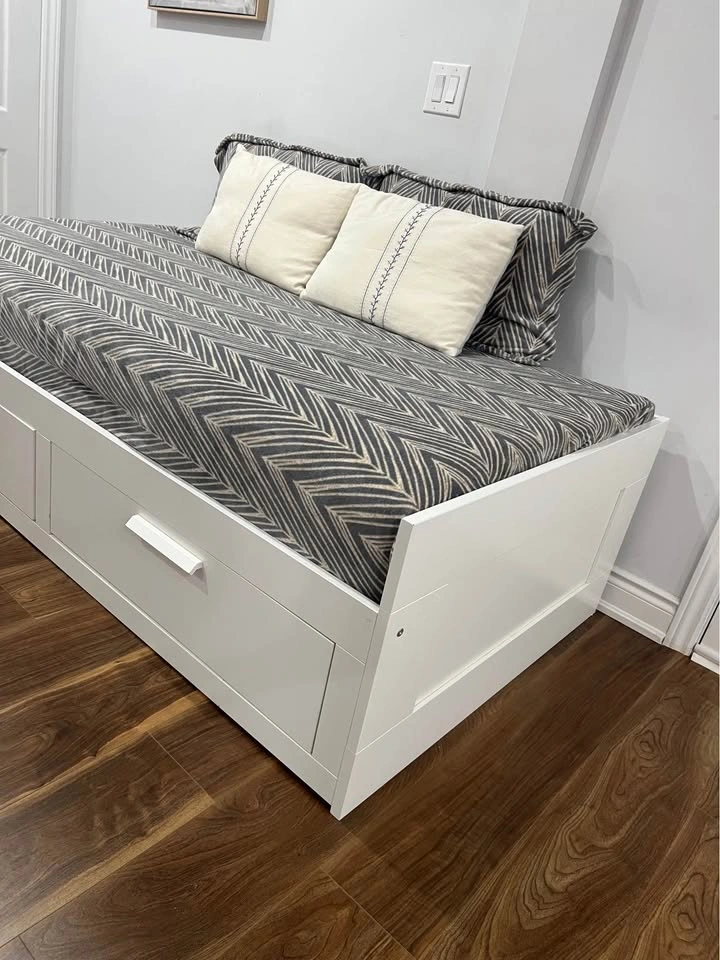IKEA BRIMNES Daybed + 2 Mattresses - photo 2