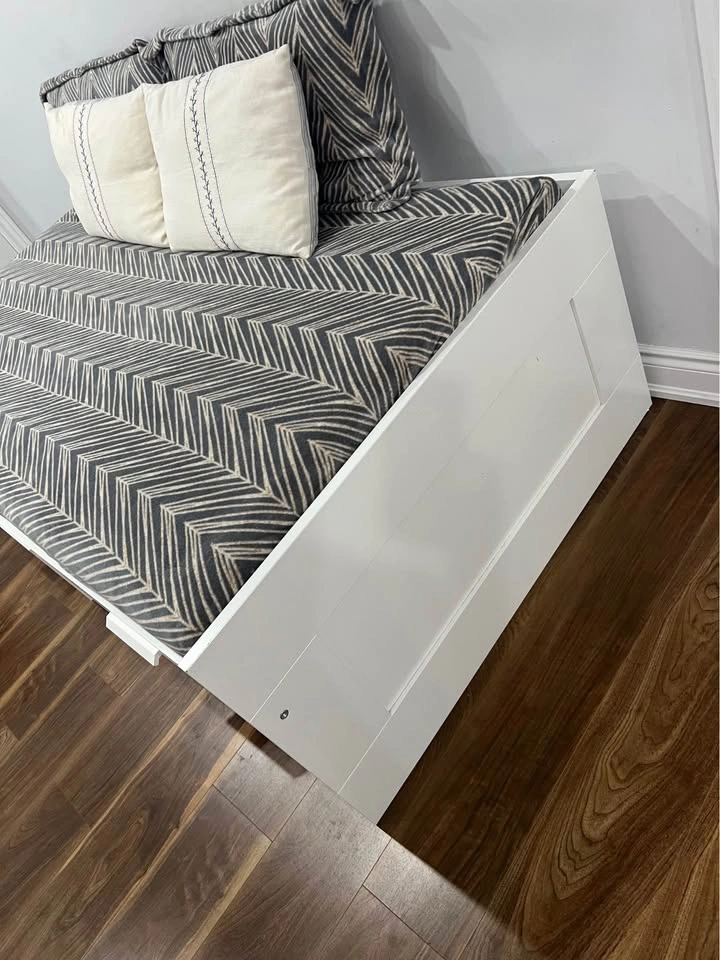 IKEA BRIMNES Daybed + 2 Mattresses - photo 4