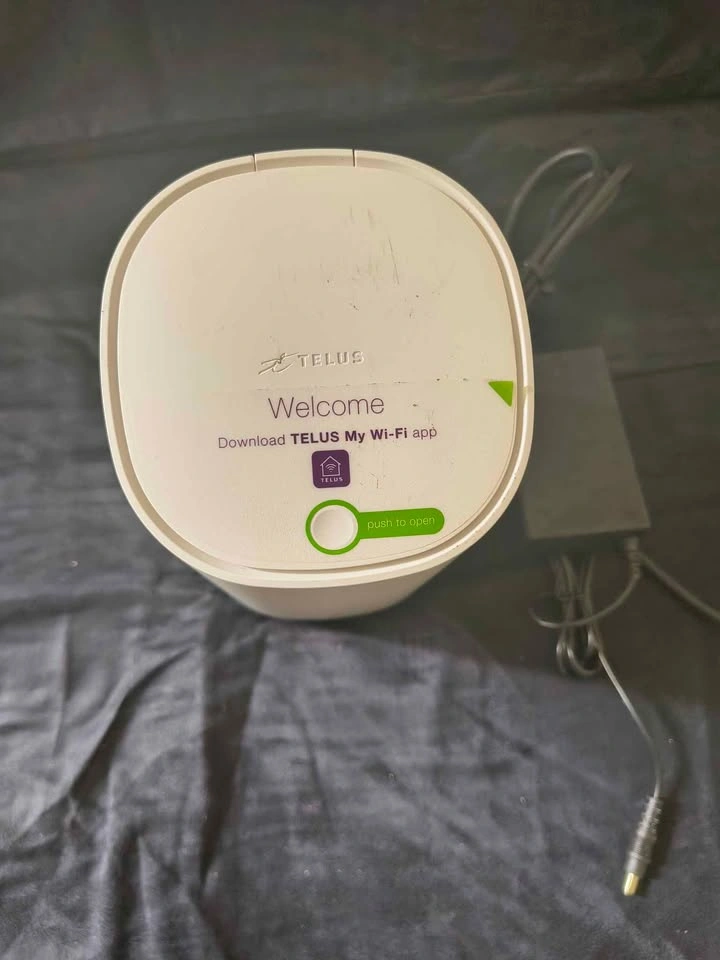TELUS Wi-Fi Hub - photo 2