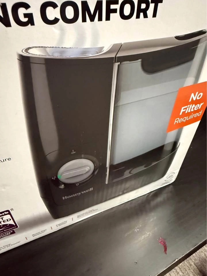 Honeywell Warm Mist Humidifier – 24hr Run Time – Excellent Condi - photo 2
