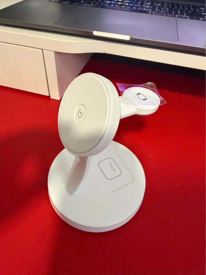 3-in-1 Magnetic Wireless Charging Station - photo 2