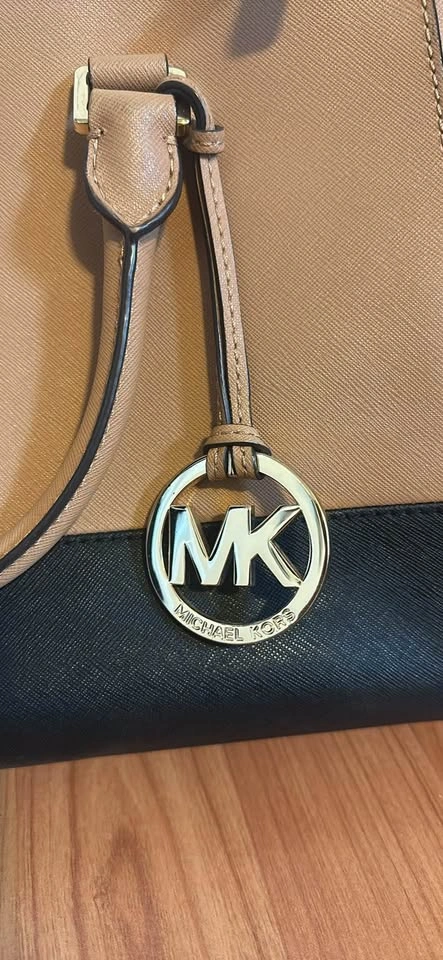 Michael Kors Sutton Satchel - photo 3