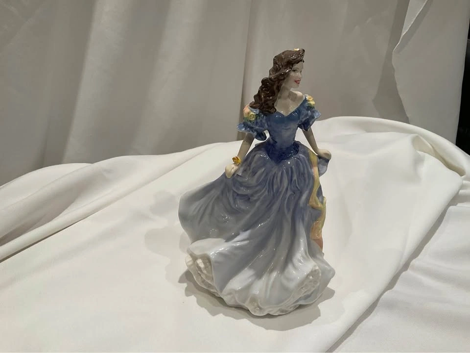 Royal Doulton “ Rebecca” Figurine HN 4041 1998 - photo 3