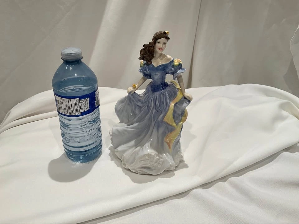 Royal Doulton “ Rebecca” Figurine HN 4041 1998 - photo 4
