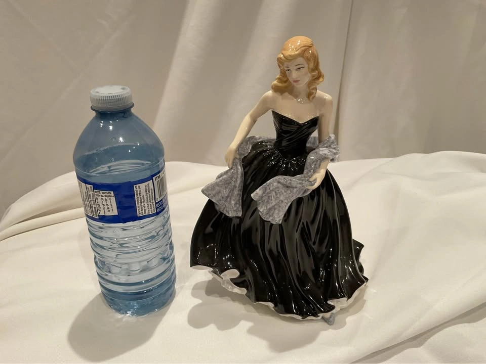 Royal Doulton “Special Wishes” HN4749 - photo 4