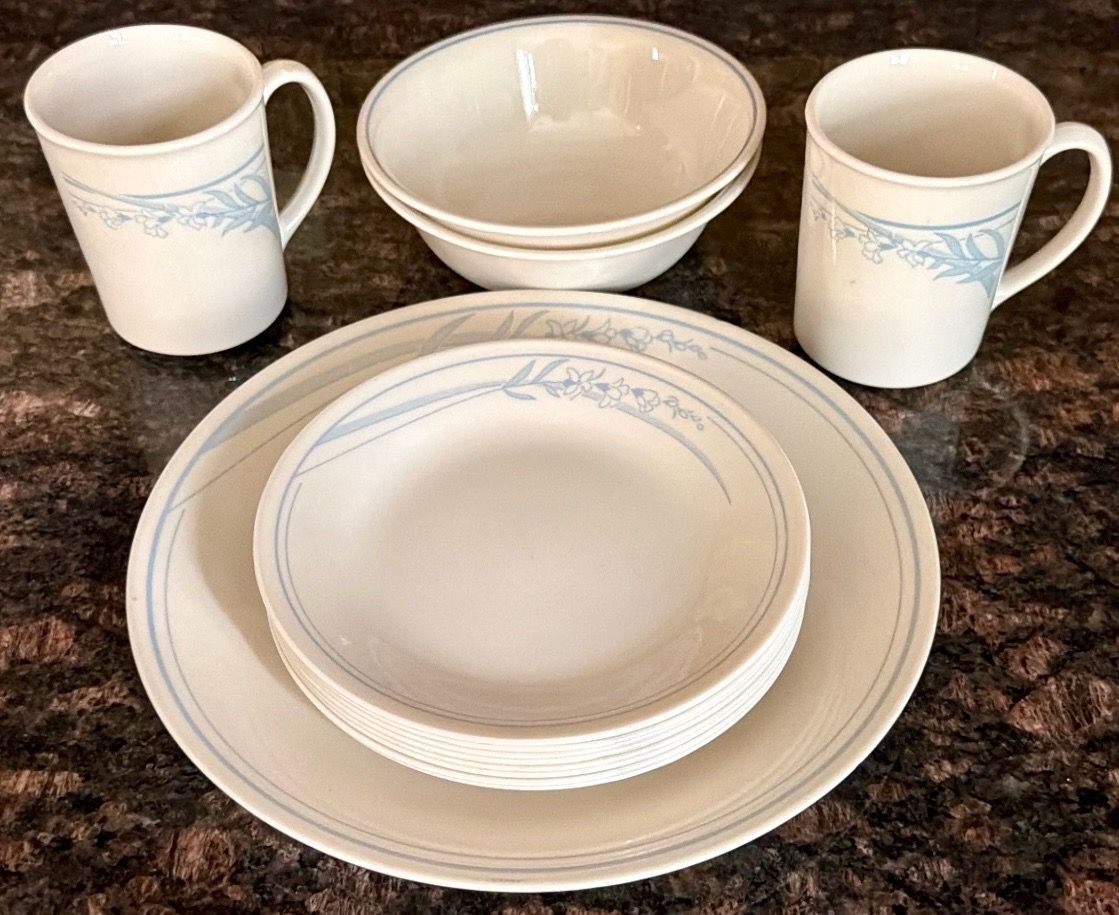 Vintage Corelle Blue Lily Dinnerware Set - 13 Pieces