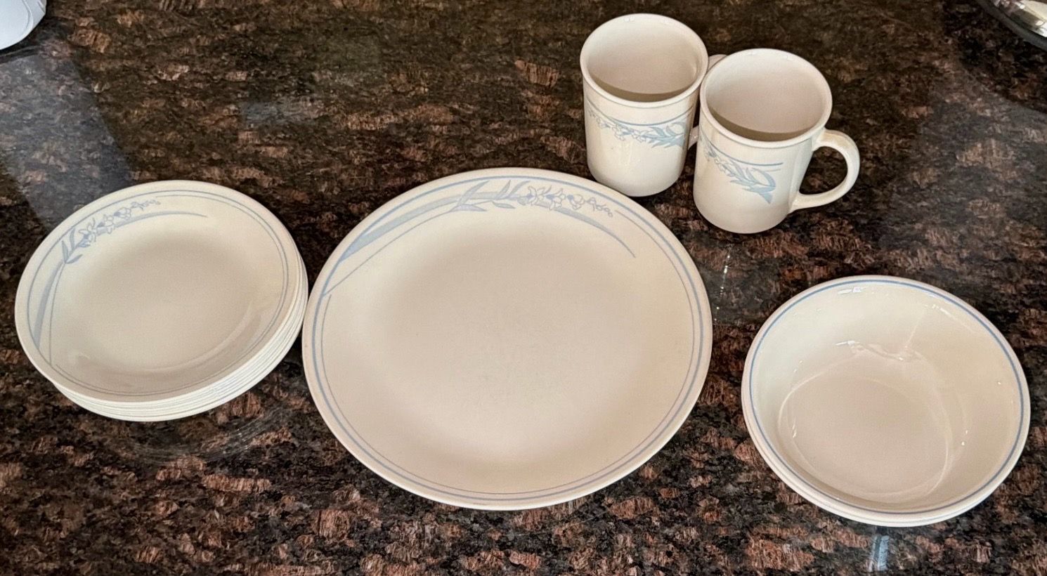 Vintage Corelle Blue Lily Dinnerware Set - 13 Pieces - photo 2