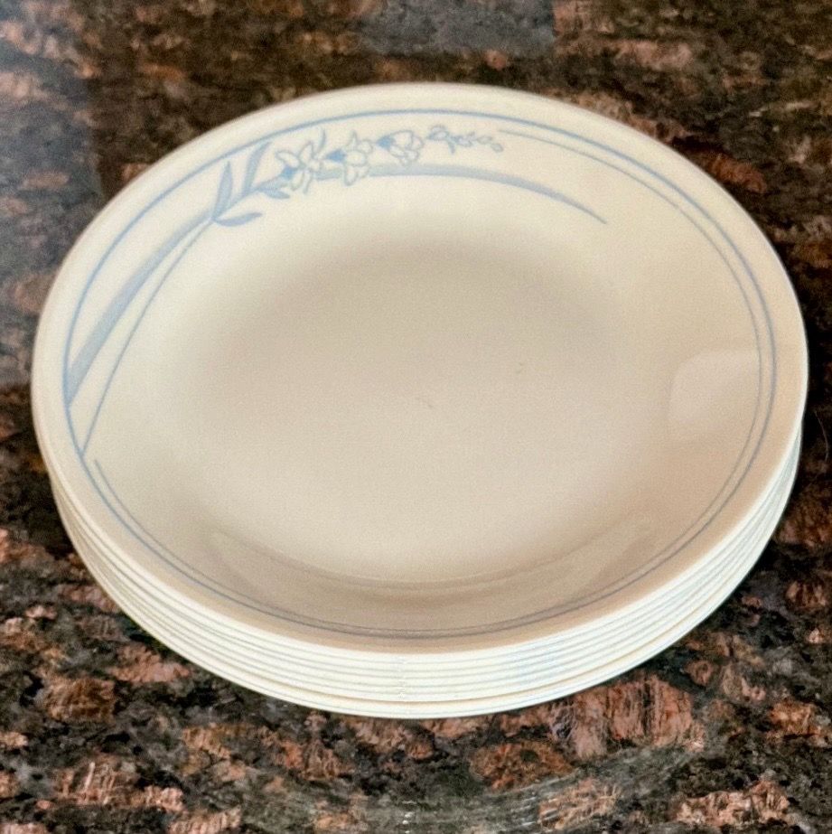 Vintage Corelle Blue Lily Dinnerware Set - 13 Pieces - photo 3