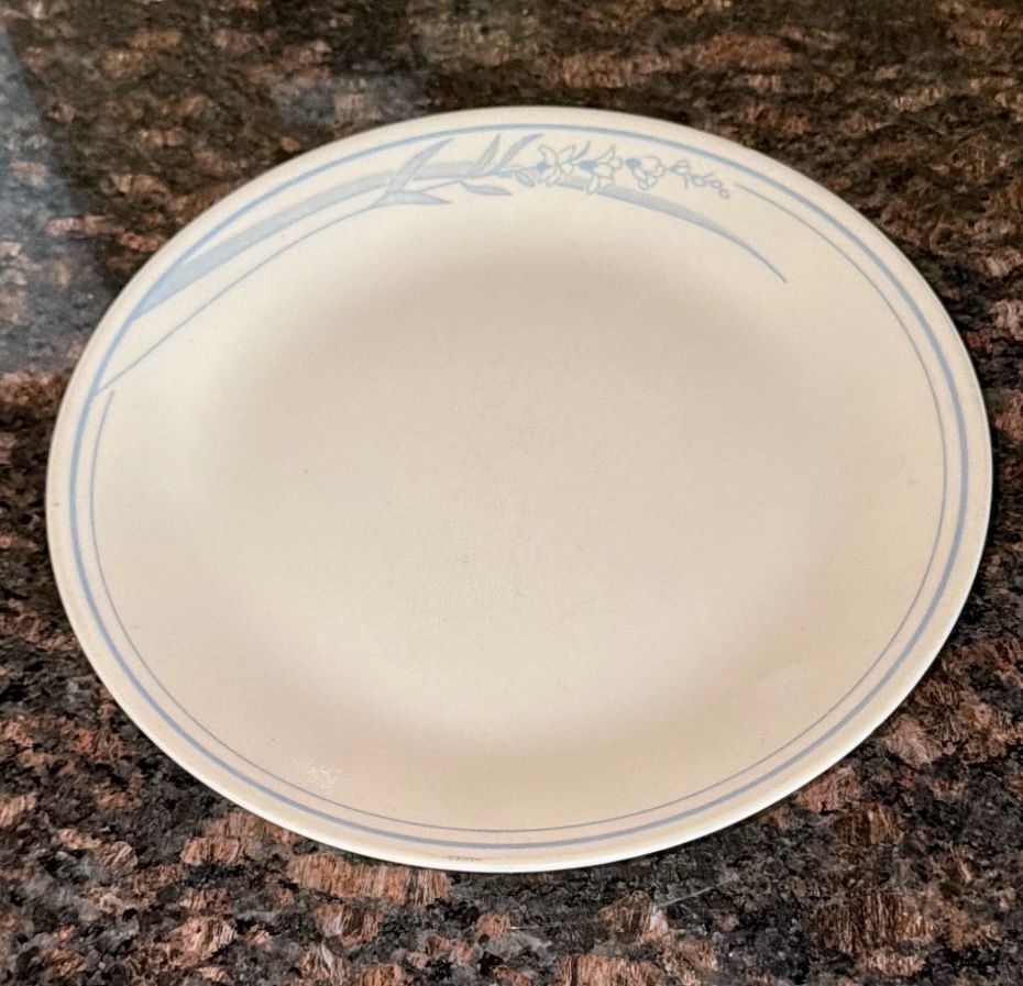 Vintage Corelle Blue Lily Dinnerware Set - 13 Pieces - photo 4